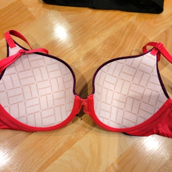 Victoria's Secret Bra Bundle Size 32D - Picture 4 of 9